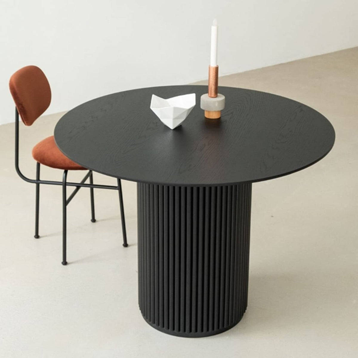 Black Pine Wood Round Dining Table B46667