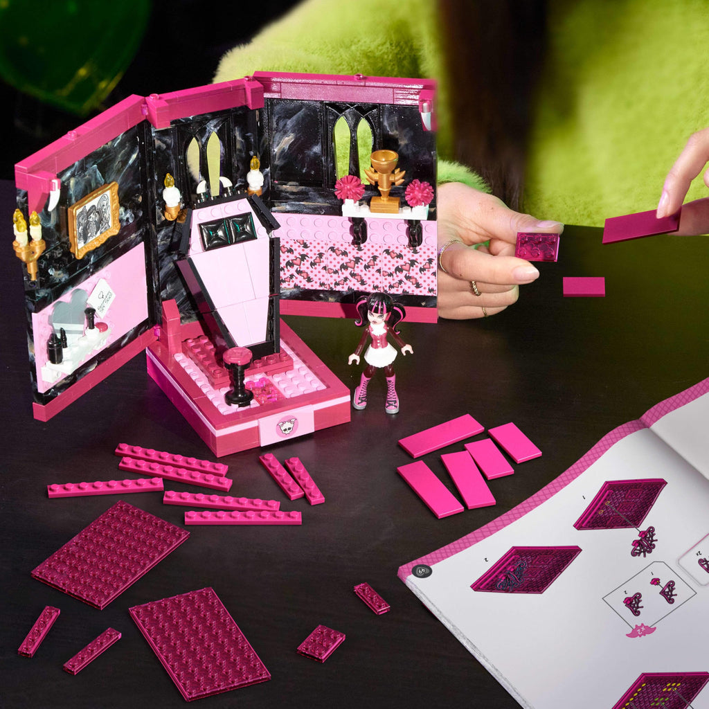 Monster High Action Figure Building Set with 301 Pieces Z3482